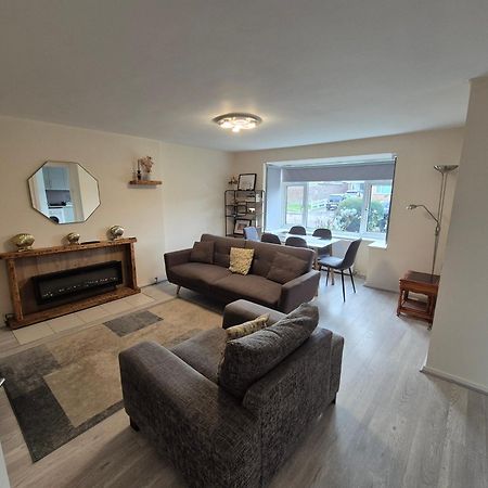 Lovely & Beautiful 2 Bed-Apartment In Borehamwood Exteriör bild