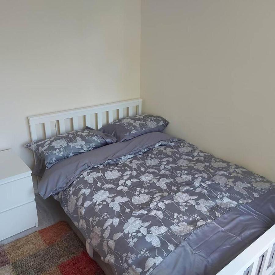Lovely & Beautiful 2 Bed-Apartment In Borehamwood Exteriör bild