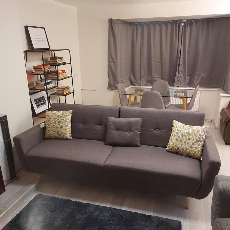 Lovely & Beautiful 2 Bed-Apartment In Borehamwood Exteriör bild