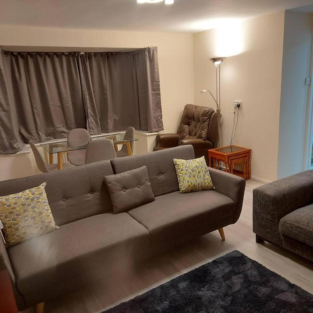 Lovely & Beautiful 2 Bed-Apartment In Borehamwood Exteriör bild