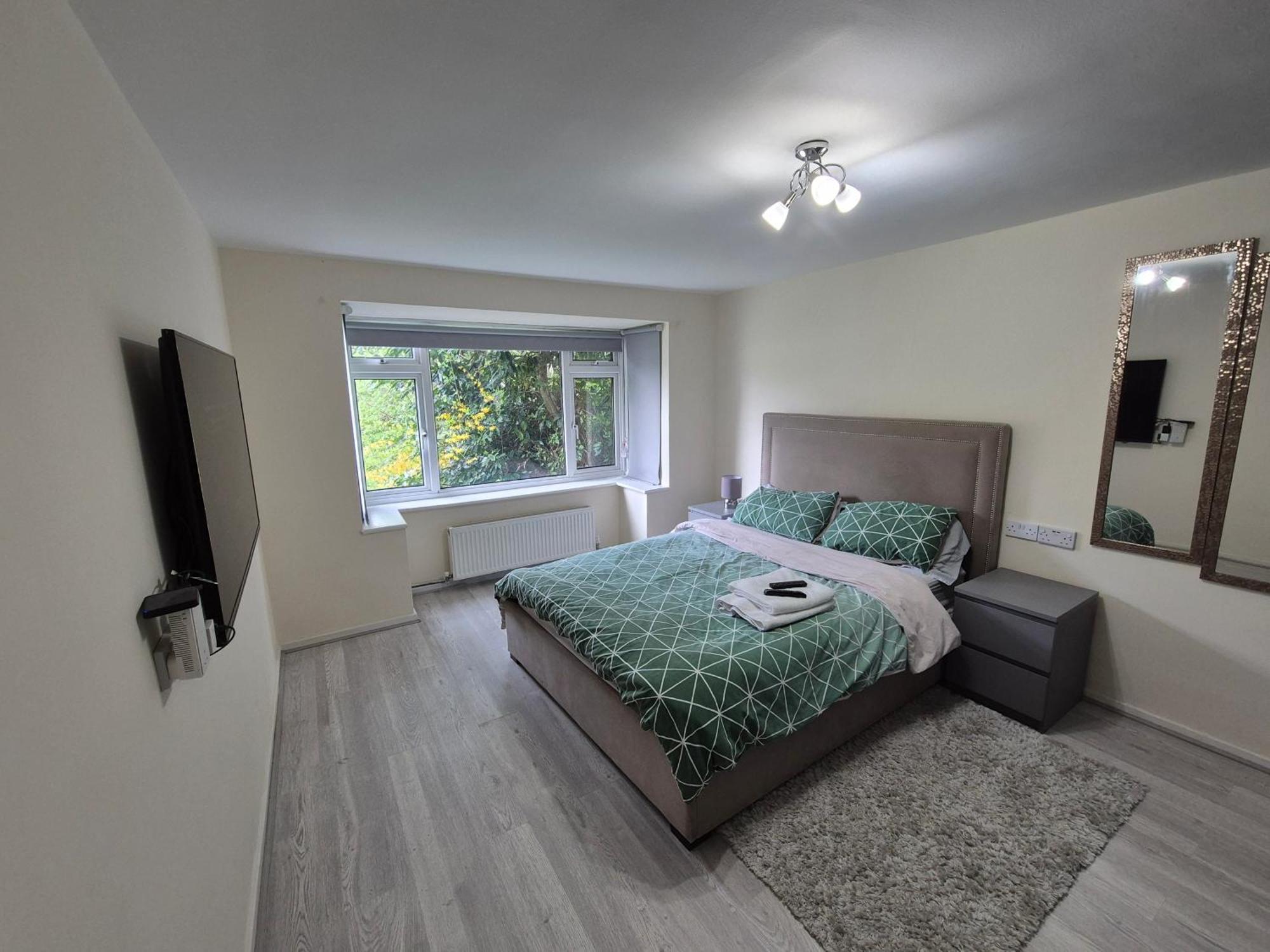 Lovely & Beautiful 2 Bed-Apartment In Borehamwood Exteriör bild